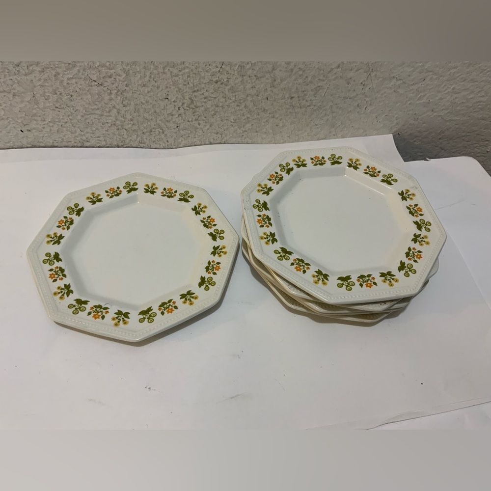 Vtg. Johnson Brothers Heritage Set/6 Bread/Butter Plates Retired 1980 England